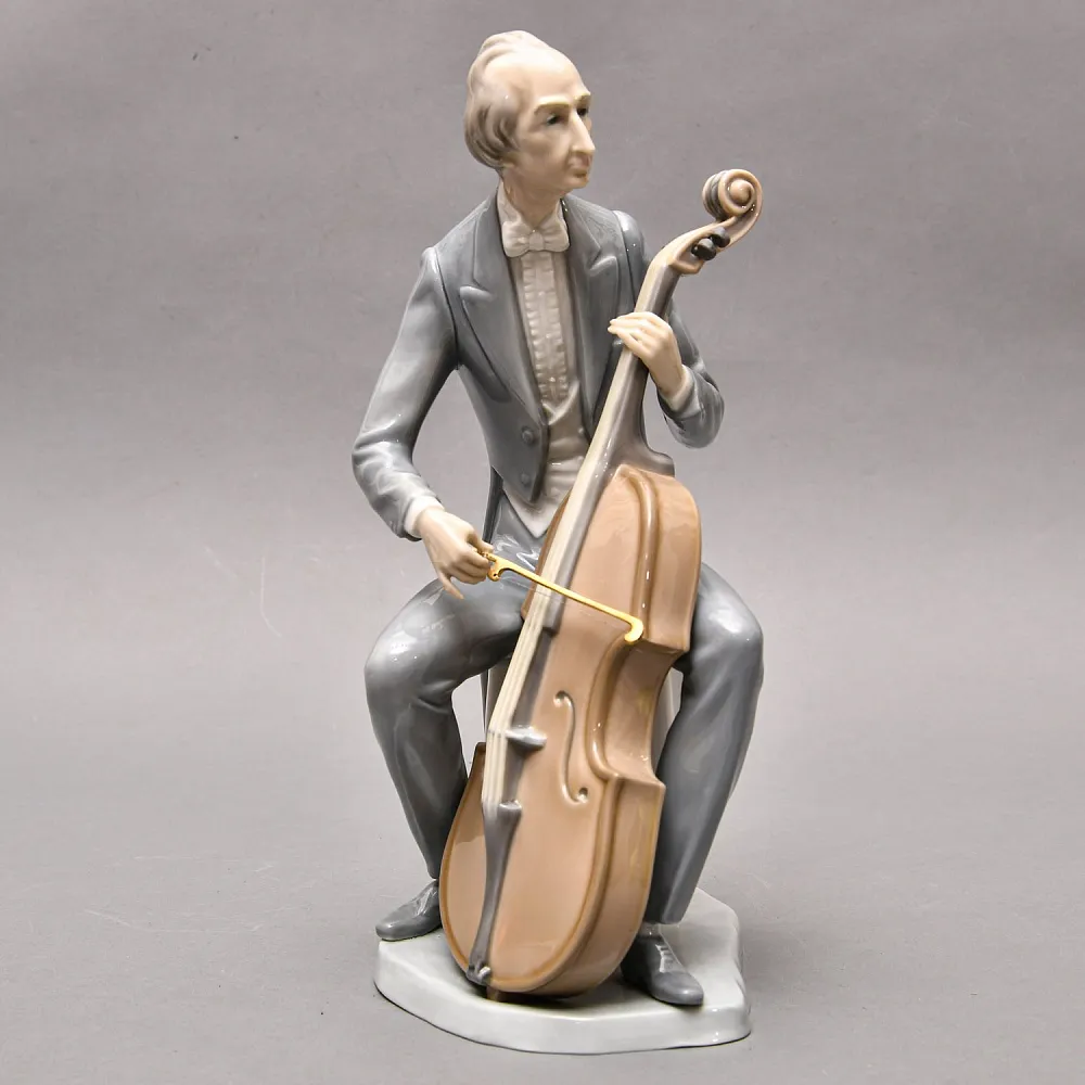 Коллекционная Фарфоровая статуэтка «Музыкант. ВИОЛОНЧЕЛИСТ», Lladro Испания 70-е годы.