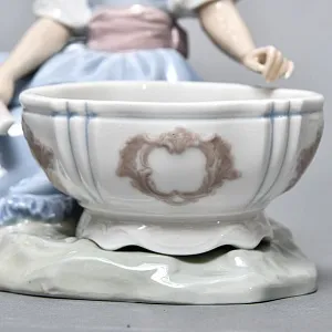 Парные Фарфоровые статуэтки - подставки для ювелирных украшений «Дама и кавалер», Lladro Испания. 