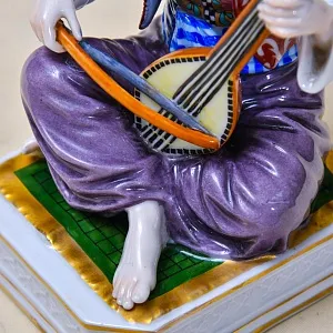 Антикварная Фарфоровая Статуэтка «Восточный музыкант», Edme Samson et Cie Франция 1880 -1930 годы.