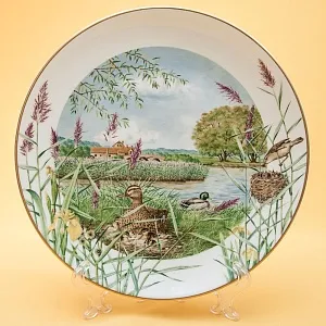 Коллекционная Тарелка «Июль» Фарфор, ROYAL WORCHESTER, Англия -1979 год.