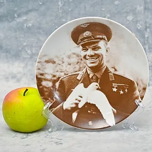 Коллекционная Авторская Фарфоровая Тарелка «Юрий Гагарин» из серии «Космос», Дулевский ФЗ, Россия.