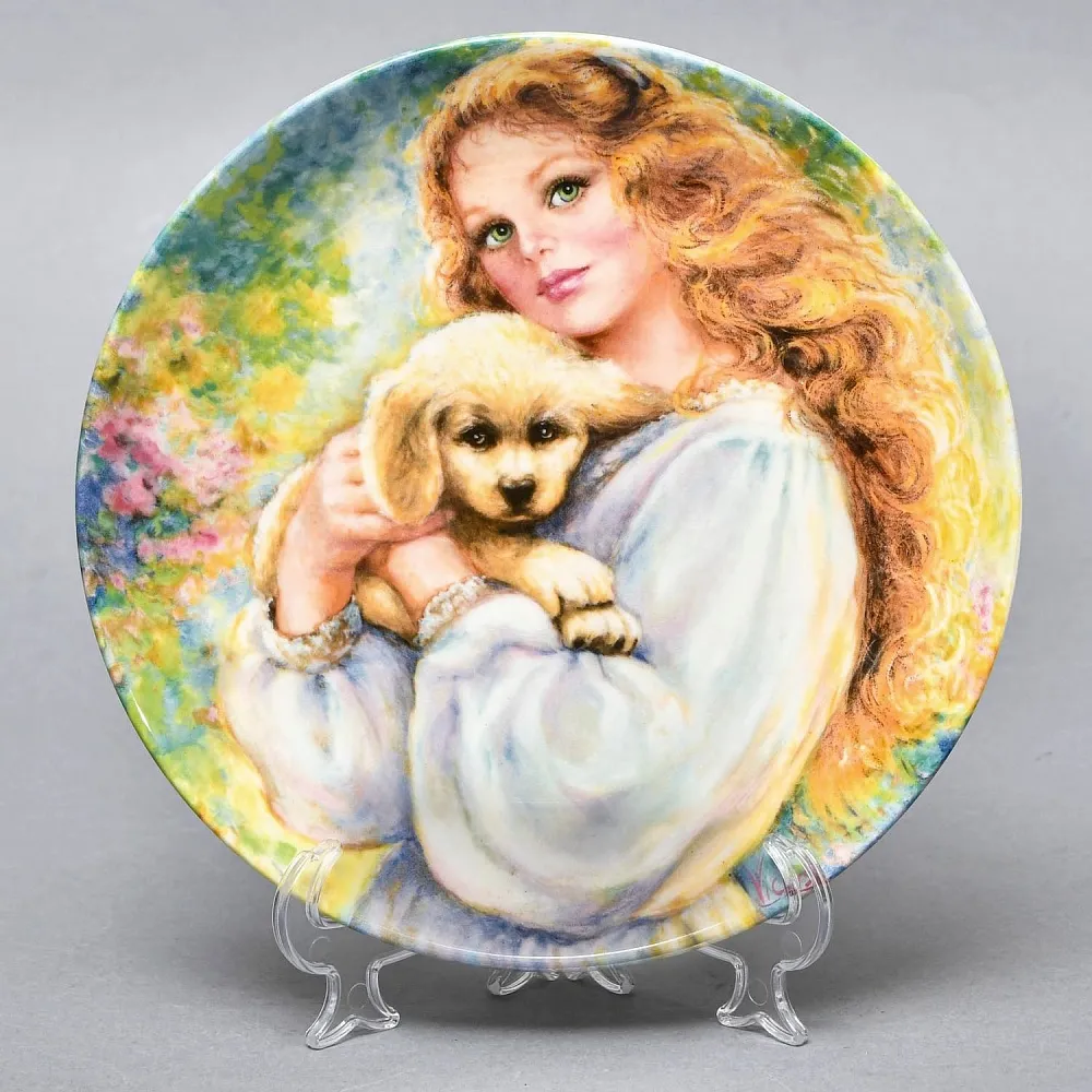 Коллекционная Фарфоровая тарелка «Девушка с щенком», Wedgwood Англия - 1987 год. 
