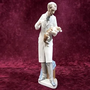 Редкая! Коллекционная Фарфоровая статуэтка «Ветеринар» Lladro, Испания - 1972 год.