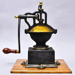 Большая Антикварная Чугунная Ручная Механическая Кофемолка - Мельница PEUGEOT, Франция начало ХХ века.