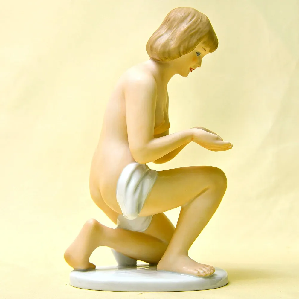 Фарфоровая Статуэтка «У ручья» Н-20 см. WALLENDORF Германия вторая половина ХХ века.
