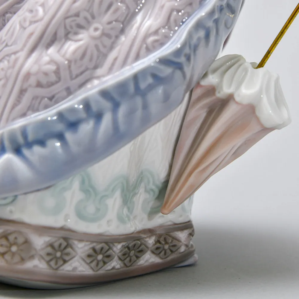 Винтажная Фарфоровая статуэтка "Девочка с зонтиком. Эвита", Lladro Испания - 1983 год.