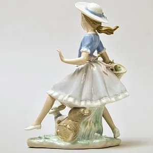 Авторская Фарфоровая Статуэтка «Девочка с цветами и cобака», Lladro Испания - 1974 год.