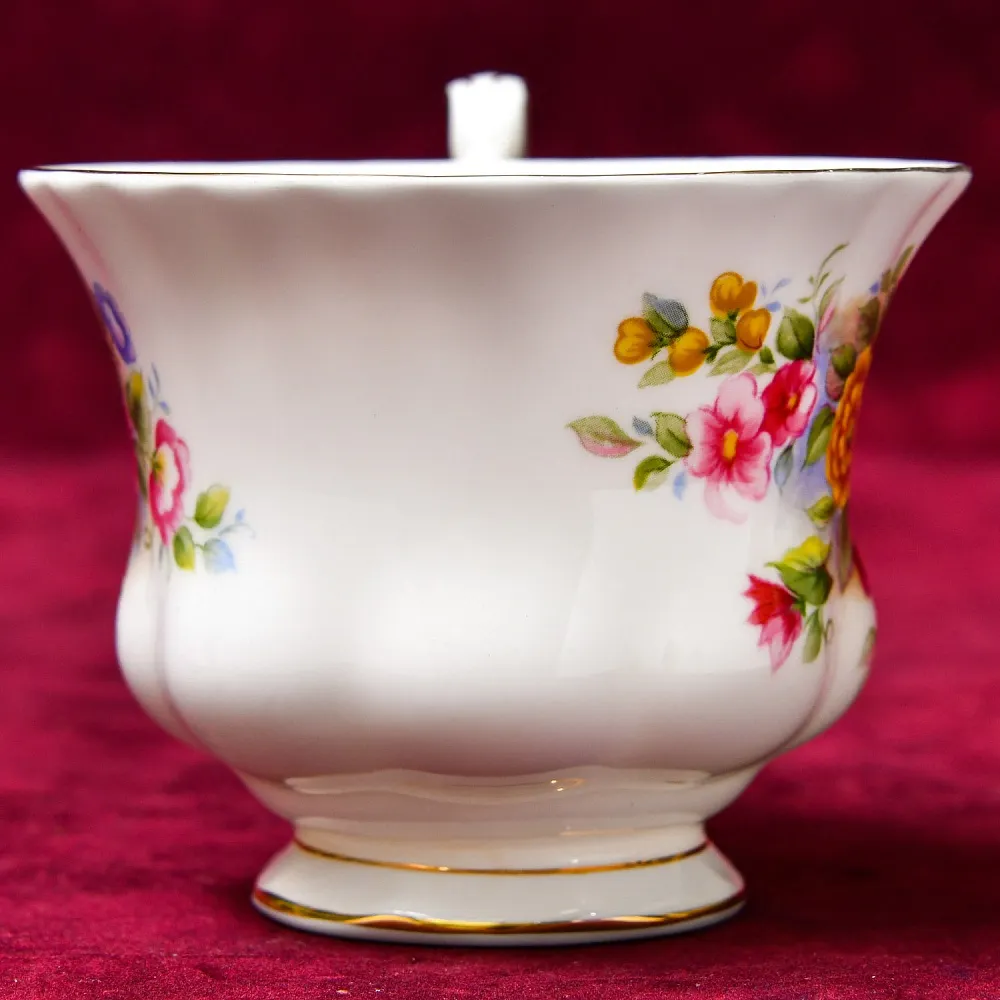 Коллекционная Фарфоровая Чайная пара «Сад в Челси», ROYAL ALBERT Англия, вторая половина ХХ века.