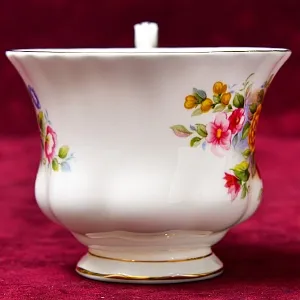 Коллекционная Фарфоровая Чайная пара «Сад в Челси», ROYAL ALBERT Англия, вторая половина ХХ века.