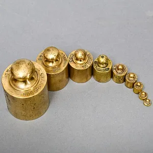 Набор Гирь для Аптекарских или Кухонных Весов от 1 гр. до 500 гр. Англия начало ХХ века.