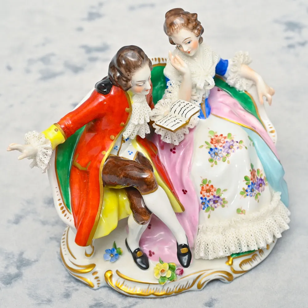 Редкость! Статуэтка «ЛЮБОВНЫЙ РОМАН», Кружевной Фарфор VOLKSTEDT, Германия - середина ХХ века.