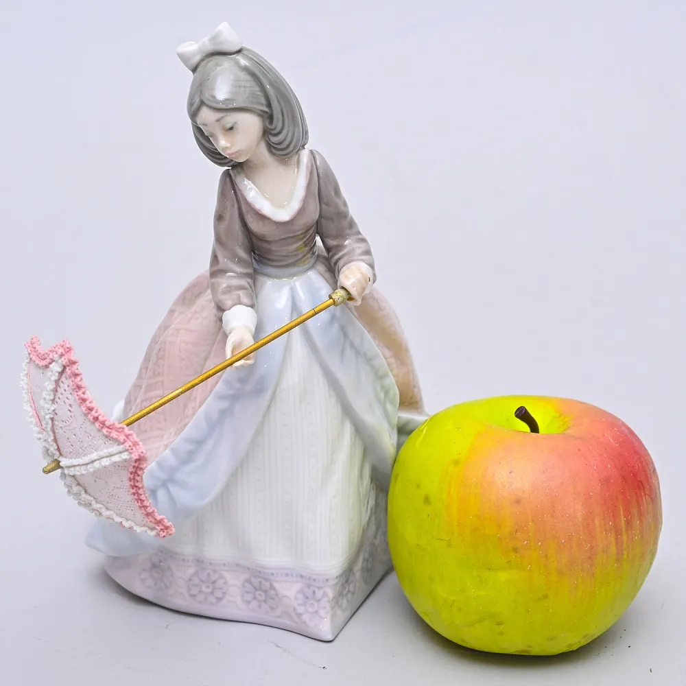 Коллекционная Фарфоровая статуэтка «Девочка с кружевным зонтиком. Джулия», Lladro Испания.