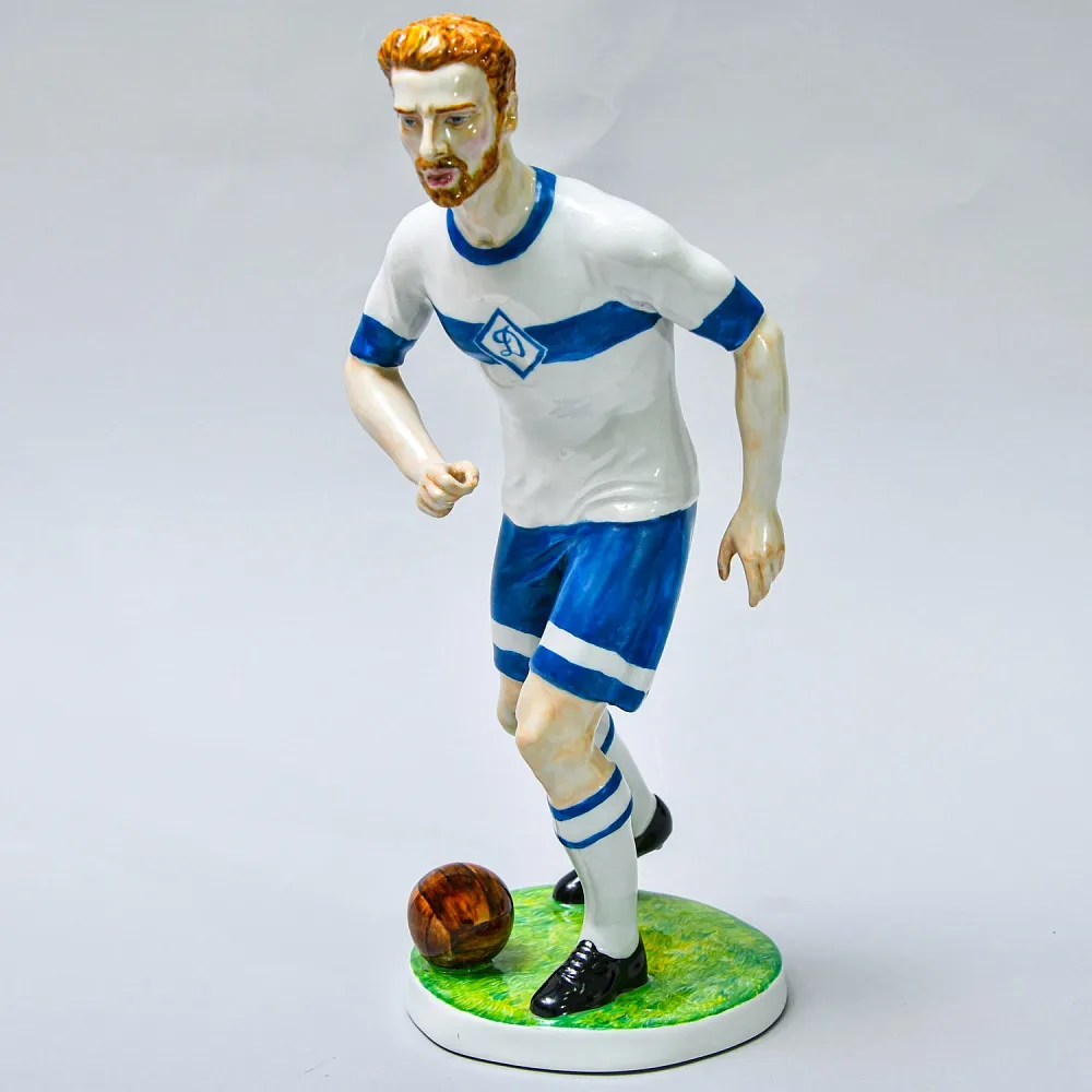 Большая Коллекционная Авторская Статуэтка «Футболист ДИНАМО», фарфор, Россия -1993 год.