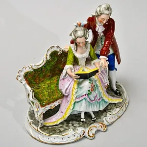 Антикварная Статуэтка «Любовный роман», фарфор Carl Scheidig, Германия начало ХХ века.