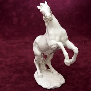 Редкость!!! Фарфоровая статуэтка «ЛОШАДЬ НА ДЫБАХ», Hutschenreuther, Германия - 1966 год.