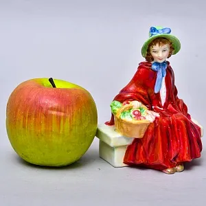 Авторская Фарфоровая статуэтка «Линда. Девочка с корзиной», Royal Doulton Англия, 1953 - 1976 годы.