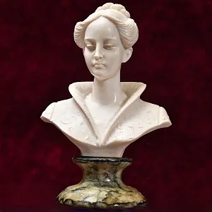 Коллекционная статуэтка - бюст «Герцогиня», Камень, Франция - середина ХХ века. 