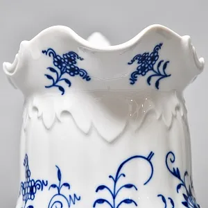 Фарфоровый молочник - сливочник на ножках «Луковый узор», MEISSEN Германия - 1992 год.