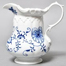 Фарфоровый молочник - сливочник на ножках «Луковый узор», MEISSEN Германия - 1992 год.