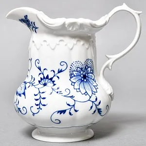 Фарфоровый молочник - сливочник на ножках «Луковый узор», MEISSEN Германия - 1992 год.