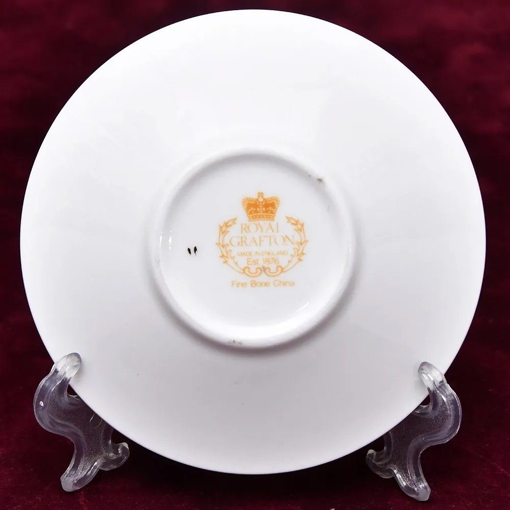 Коллекционная Фарфоровая Кофейная Пара «Остролист», Royal Grafton Англия, середина ХХ века.