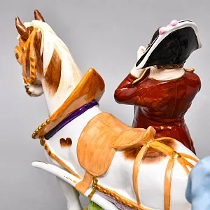 Большая Фарфоровая статуэтка «Дама в паланкине и Цветочница», Scheibe-Alsbach Германия, середина ХХ века.