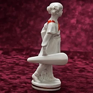 Коллекционная Фарфоровая статуэтка «Девочка Пионерка со скрипкой», «Красный фарфорист» Чудово, СССР -1958 год. 
