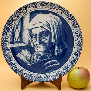 Декоративная Фарфоровая Тарелка - Блюдо «Ожидание», DELFTs- Royal Boch Бельгия d - 29 см.