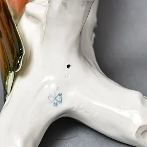 Коллекционная Фарфоровая статуэтка «Птица - Пёстрый Дятел», Карл Энс / Karl Ens, Германия.