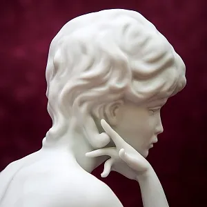 Бисквитный Фарфор - Статуэтка «Грёзы» Н-23см., Kaiser, Германия - 1990 год.