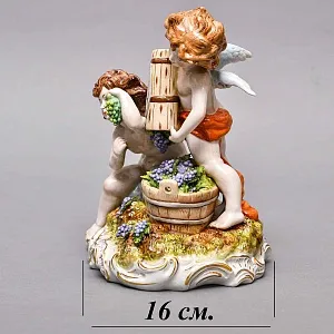Антикварная Фарфоровая статуэтка «Урожай. Путти, собирающие виноград», Carl Thieme Германия.
