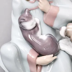 Коллекционная Фарфоровая статуэтка «Девочка с кошкой и собакой», Lladro / Лядро Испания. 