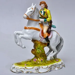 Коллекционная Фарфоровая статуэтка «Охотник на лошади», Scheibe-Alsbach Германия, середина ХХ века.