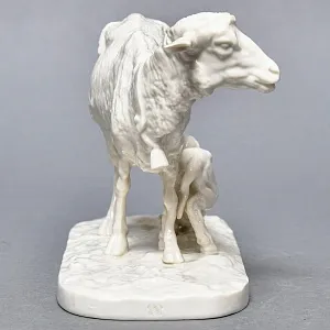 Коллекционная Фарфоровая статуэтка «Овца с ягненком», Nymphenburg Германия, середина ХХ века.