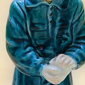 Коллекционная статуэтка «Мальчик со снежком», Фаянс ЗиК Конаково, СССР 50-е годы.