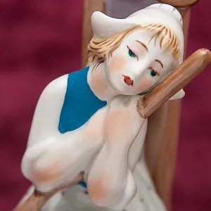 Фарфоровая Статуэтка «Золушка» , Киевский ФЗ - 90 -е годы ХХ века.