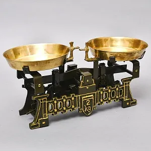 Антикварные Кухонные Весы с двумя чашами «Balance de Menage» на 2 кг. Франция начало ХХ века!