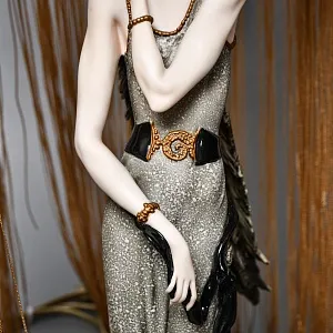 Настольная Электрическая Лампа - Светильник «Дама с Павлином», FLORENCE Италия -1987 год.