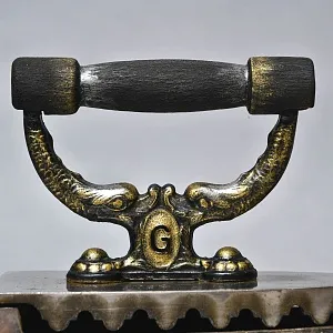 Старинный Никелированный Угольный Чугунный Утюг Германия начало ХХ века.