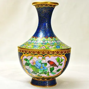 Редкость! Парные Вазы «Птицы в цветущем саду» в технике «Клуазоне» Китай начало ХХ века.