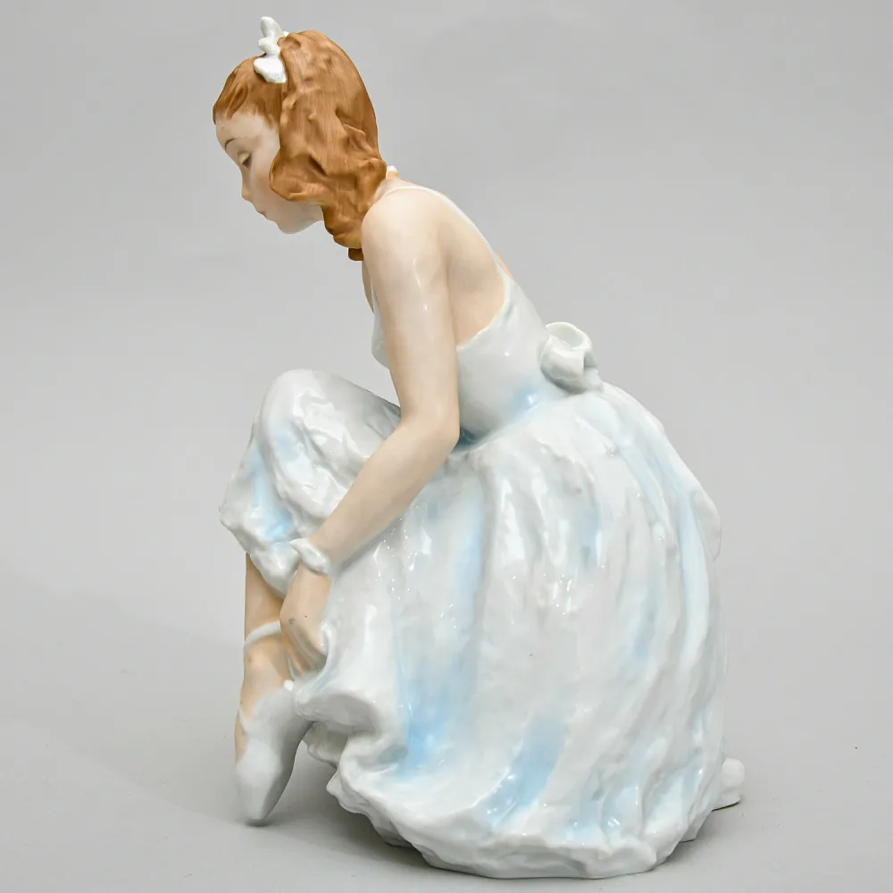 Редкость! Большая Фарфоровая Статуэтка «Балерина, завязывающая пуанту», ROSENTHAL Германия - 40е годы ХХ века.
