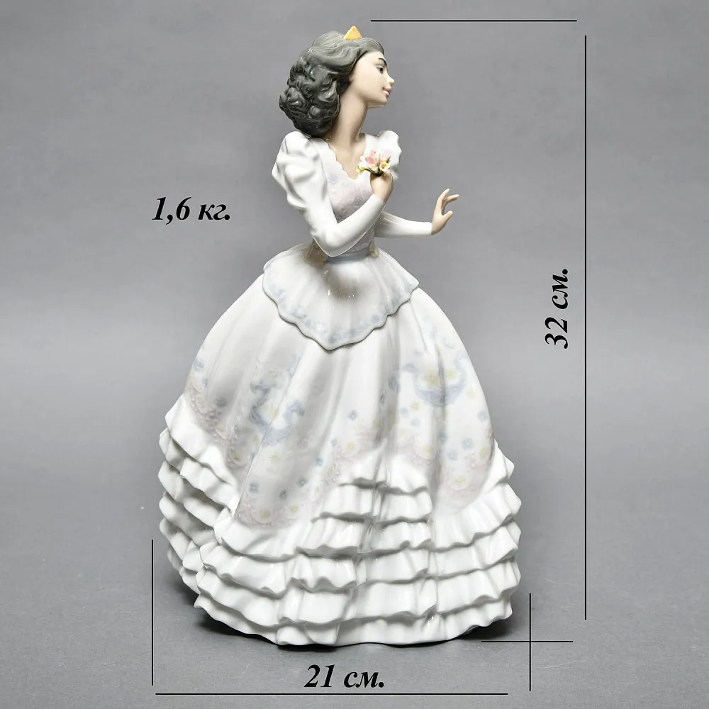Коллекционная Фарфоровая статуэтка «Девушка в бальном платье», Lladro Испания, 2000 - 2004 годы. 