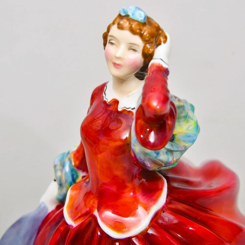 Коллекционная Фарфоровая статуэтка «Прекрасное Утро. Девушка со шляпой», Royal Doulton Англия.