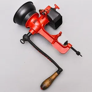 Большая Старинная Чугунная Зерно Мельница - Измельчитель, B.M.EISENWERK Германия 30 -е годы ХХ века.