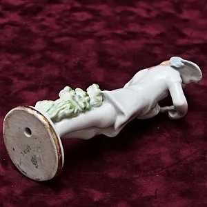 РЕДКОСТЬ!! Фарфоровая Статуэтка «Пионерка с голубями», ЛФЗ СССР - 1952 год.