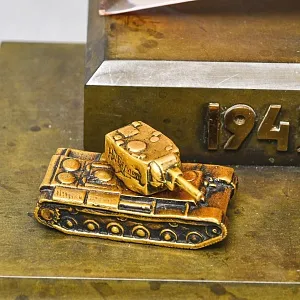 Памятные Кварцевые Настольные Часы «Звезда Победы - ХХХ лет» СССР - 1975 год. 