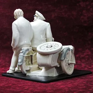 Большая Коллекционная Авторская Статуэтка «Берегись автомобиля», фарфор, Россия.