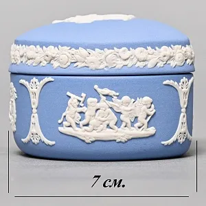 Шкатулка - Бонбоньерка «Античный мотив», фарфор ВЕДЖВУД / WEDGWOOD, Англия, вторая половина ХХ века.