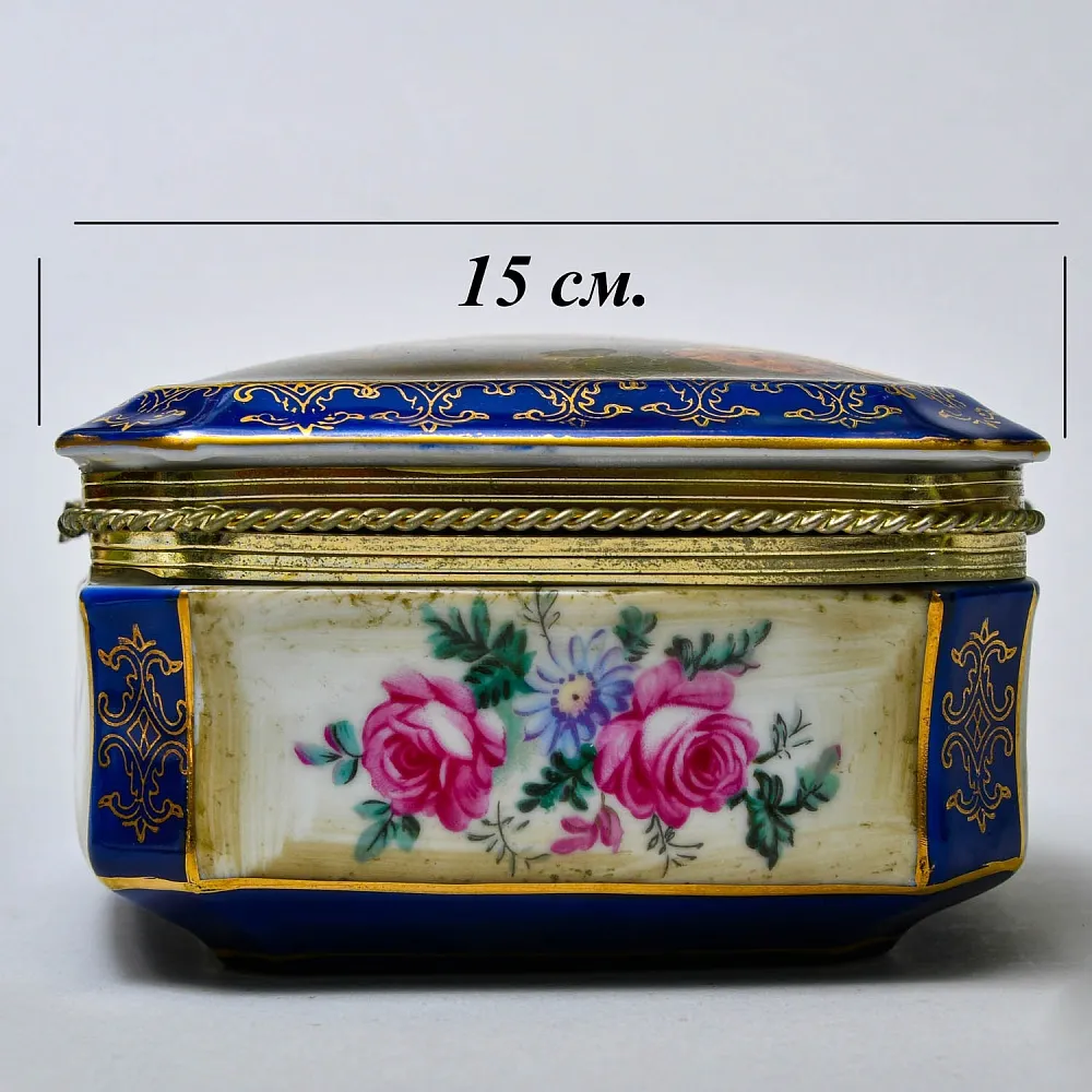 Винтажная Фарфоровая Шкатулка «Свидание в саду», Франция - первая половина ХХ века.