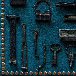 Настенное Коллекционное Панно - Картина «Старинные Замки и Засовы», Россия конец XIX - начало ХХ века.